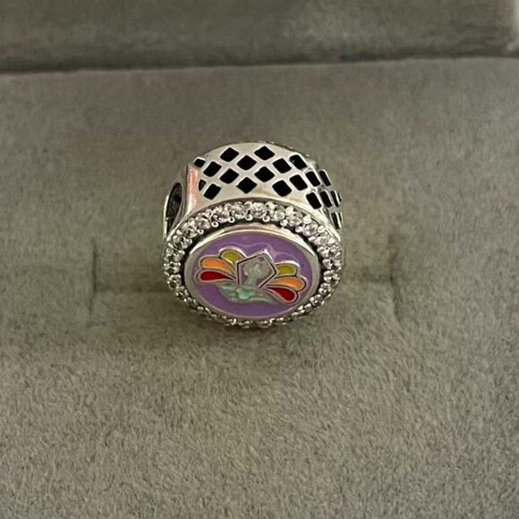 Pandora Disney Cruise Line's Lookout Cay Charm Is a Colourful Gem! - Picture 3 of 4